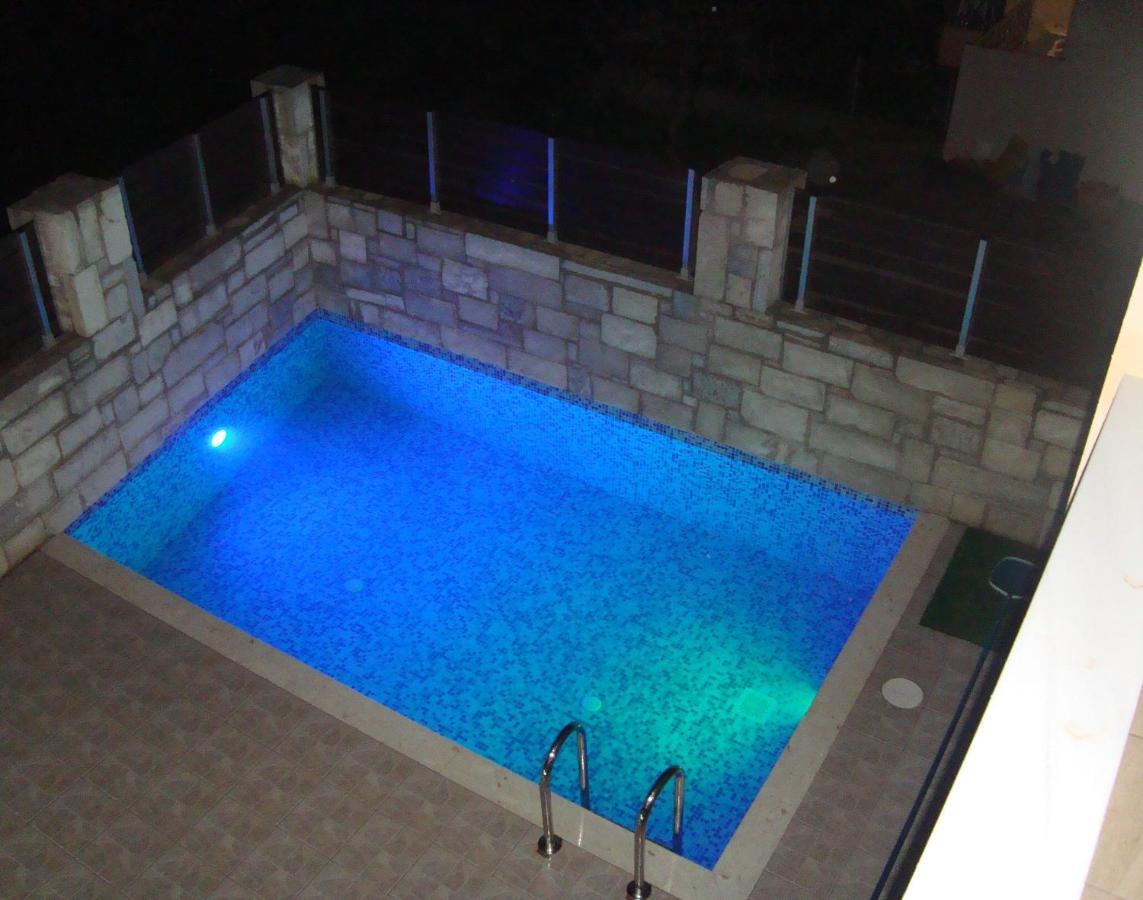 “Theeporto” Maisonette With Pool Goúves Eksteriør bilde