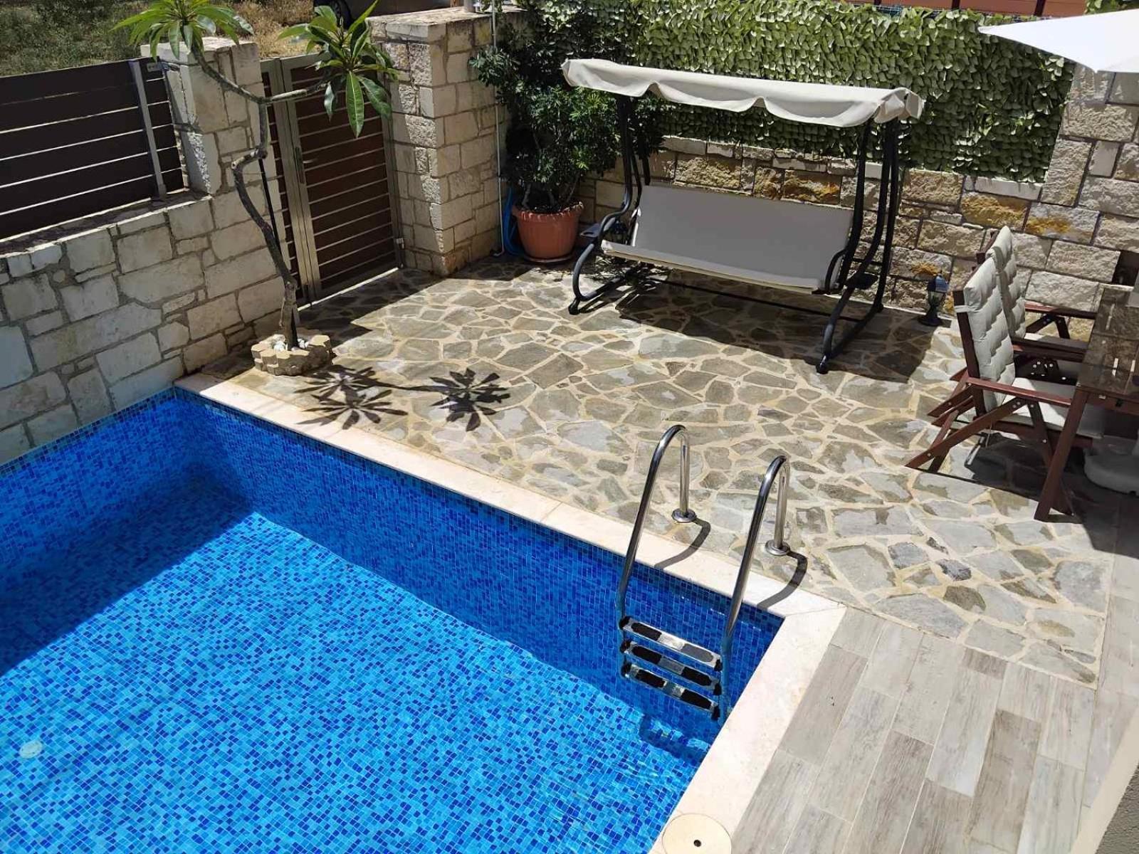 “Theeporto” Maisonette With Pool Goúves Eksteriør bilde